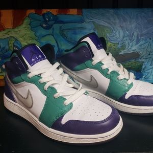 jordan 1 mid emerald green purple GS 6.5